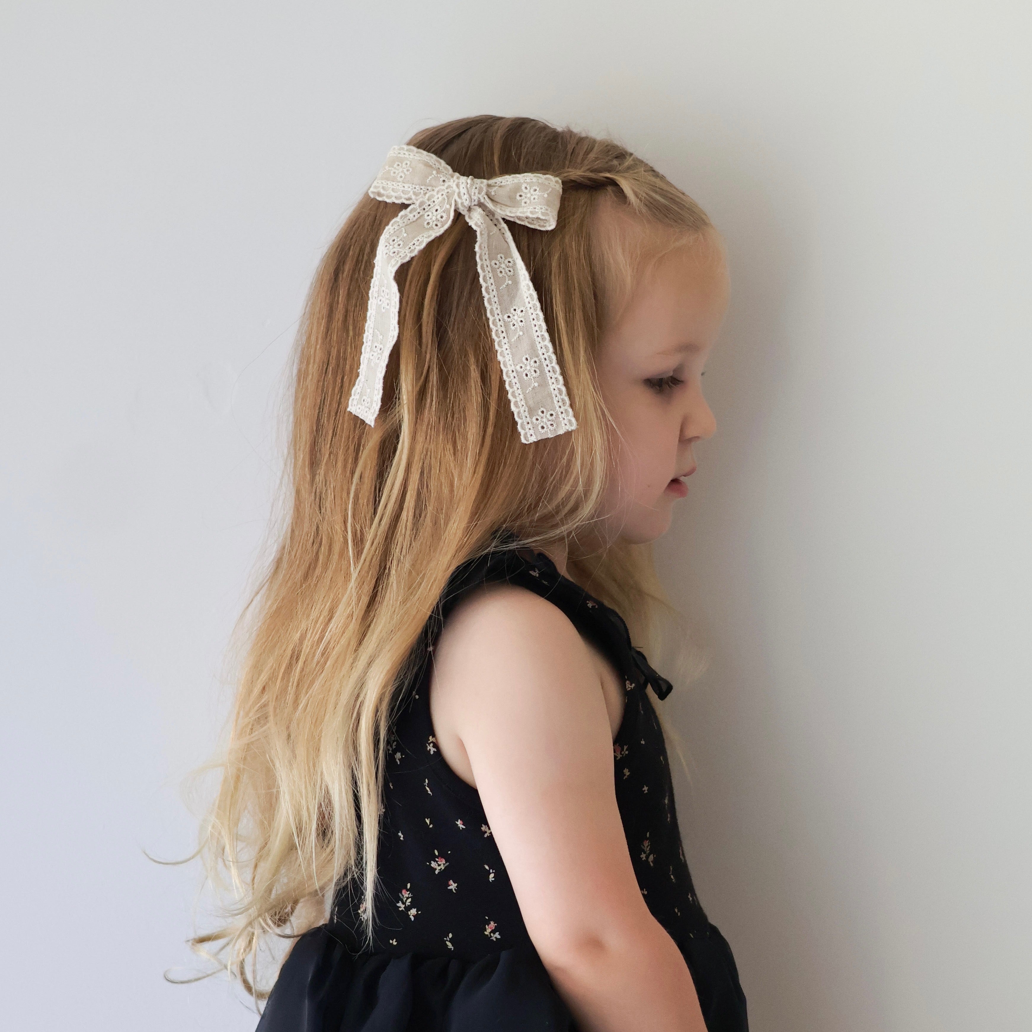 Longtail Bow | Linen Lace